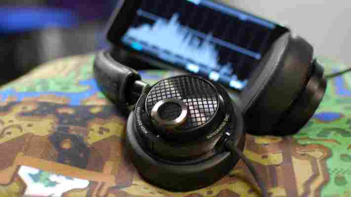 Philips Fidelio M2L/00 headphones with Lightning adapter review